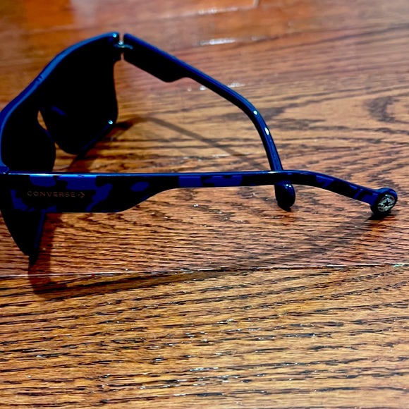 Curved Converse - Picture 4 of 4